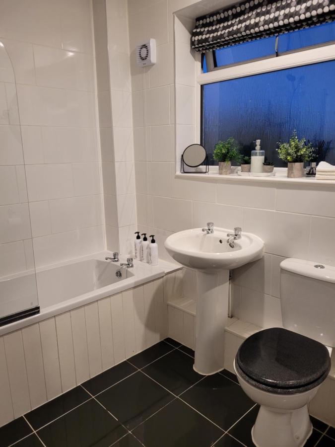 4-Bedroom Home Near Ema, Sleeps 6 Касл-Донінгтон Екстер'єр фото